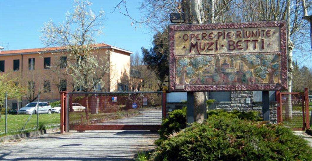 “Edicola alla residenza protetta”: un progetto per la lettura dei quotidiani alla “Muzi Betti” di Città di Castello 