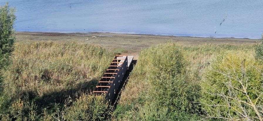 Ridiamoci su, ma è una follia finanziata con soldi pubblici! Il pontile voluto dal Comune di Panicale sul lago Trasimeno