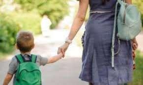 "Non potete andare a passeggio con i bambini, ma si con loro a far la spesa": giusto così?