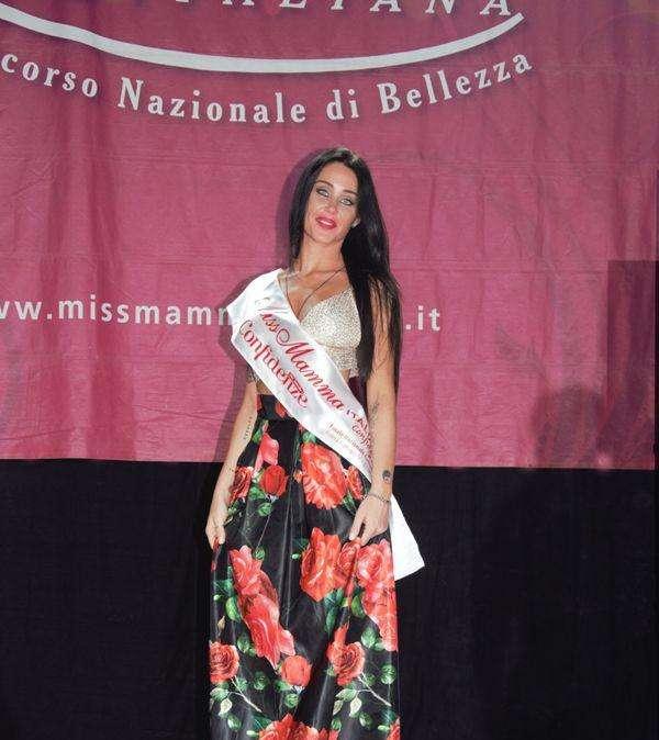 Che bella questa "Miss Mamma Italiana" di San Mariano di Corciano: al mare (quasi) tutti pazzi di lei!
