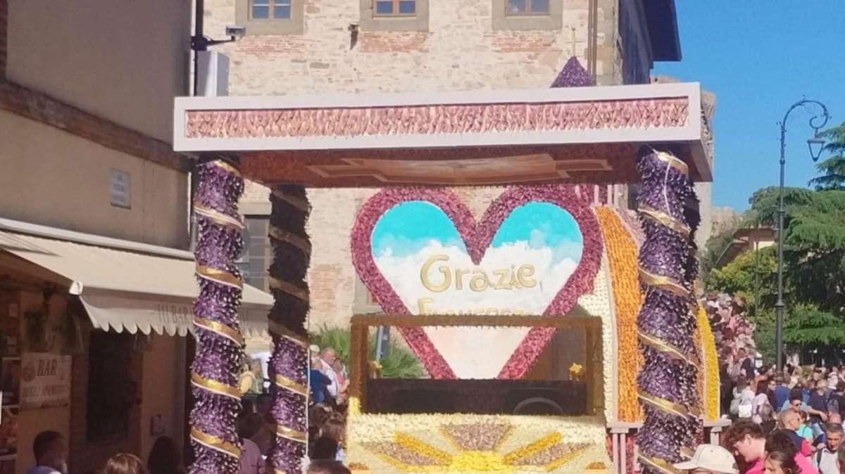La “Festa del Tulipano” pronta in questo sabato ad una spettacolare sfilata in notturna 