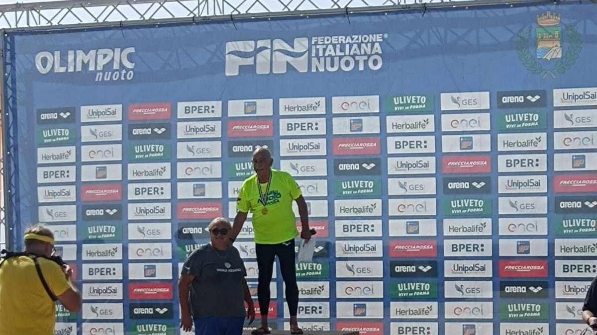 A 89 anni il titolo italiano di nuoto in acque libere: il campione del mare è Giuseppe Bilotta!