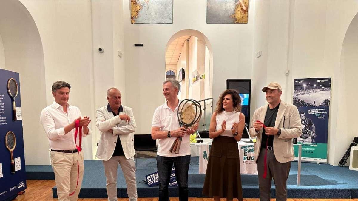 Tennis: chiude domani nel centro storico di Perugia il Museo della Racchetta