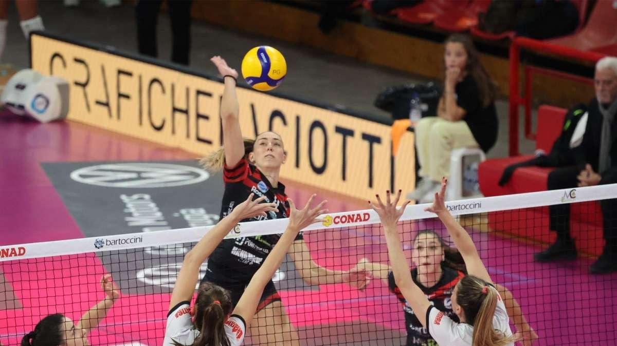 La Bartoccini MC Restauri Perugia pronta per la sfida playoff per l'Europa di sabato a Cuneo