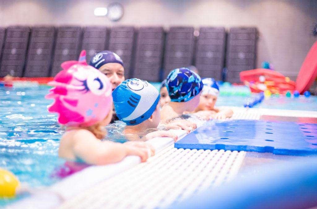 Che bella iniziativa! Soggetti autistici a lezione di nuoto insieme a tutti i coetanei