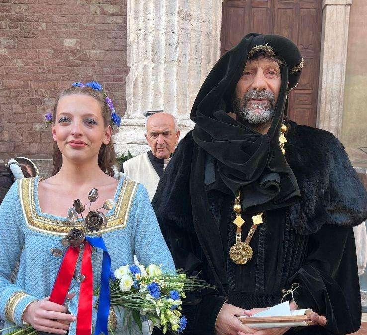 La Madonna Primavera del Calendimaggio di Assisi è Magnifica: Monna Francesca Berretti è la regina della festa