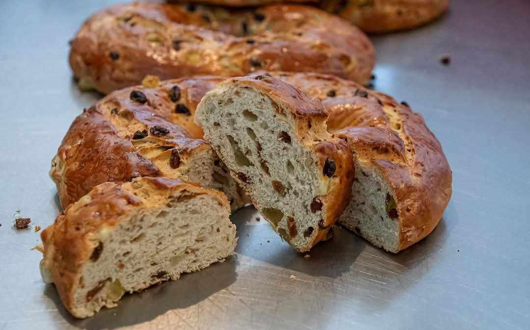 La comunità di Perugia ha celebrato la Festa di San Costanzo: in città torcolo e non solo