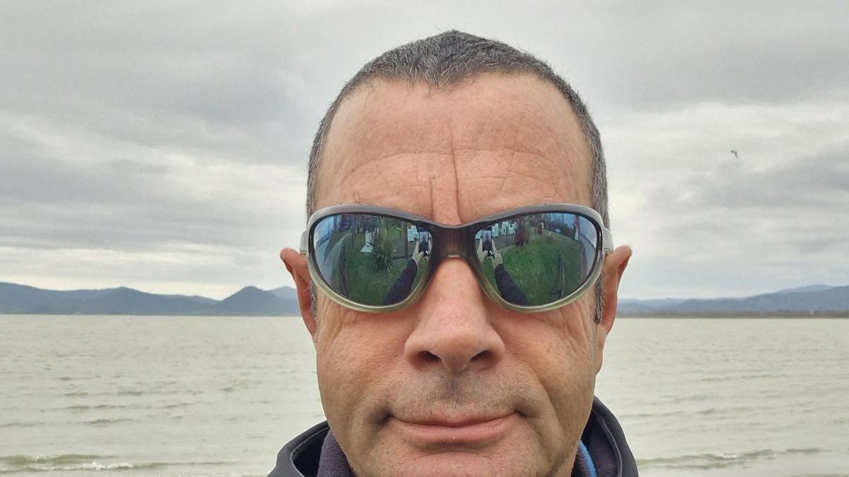 Giorgio Brusconi nuovo eroe nazionale! Al Lago Trasimeno ha salvato due persone stremate al largo