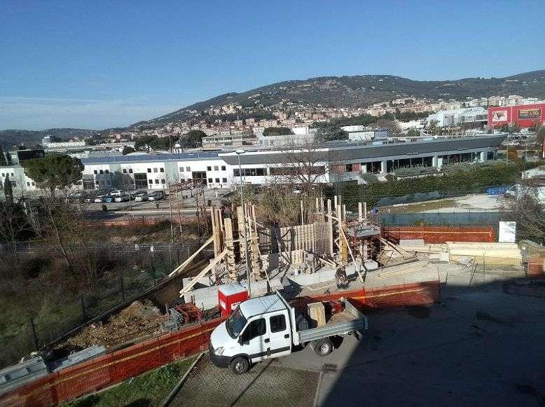 Vanno avanti i lavori per la nuova passerella che collegherà Ellera a San Mariano