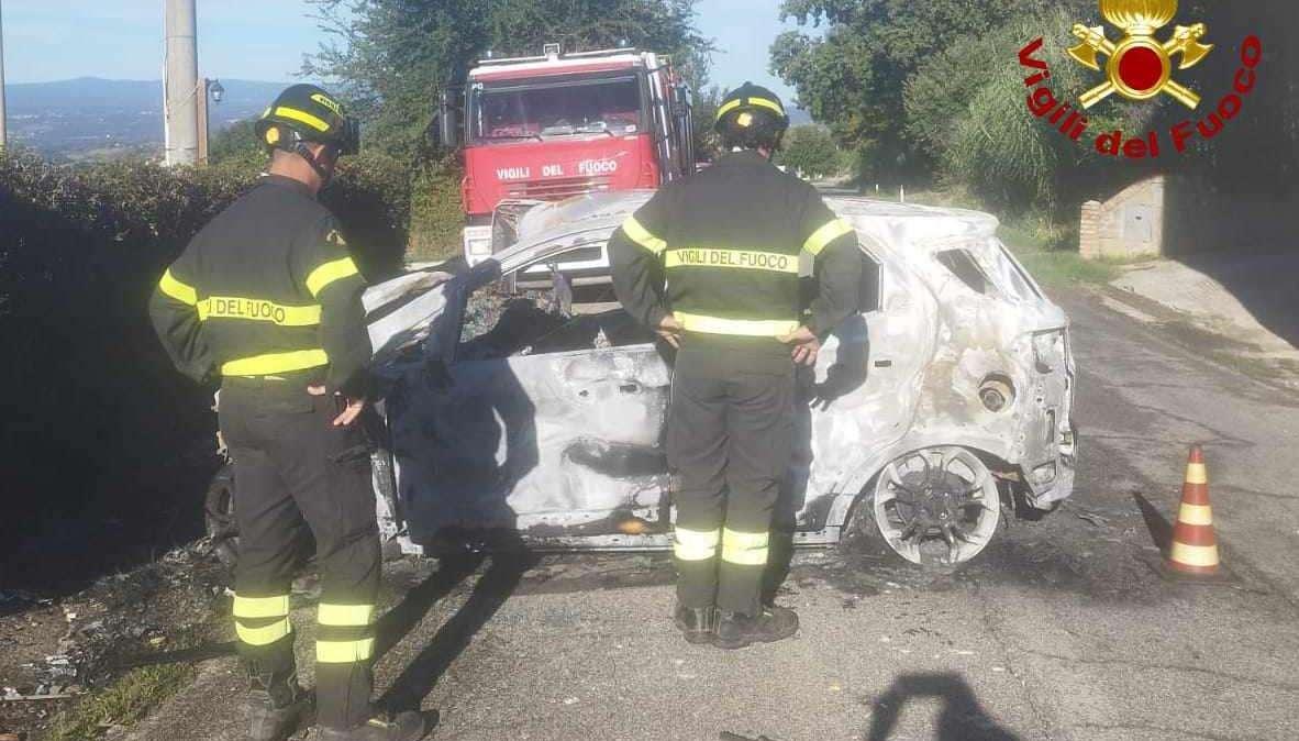 Tragico incidente sulle strade umbre: Francesco muore a 21 anni carbonizzato nella propria auto