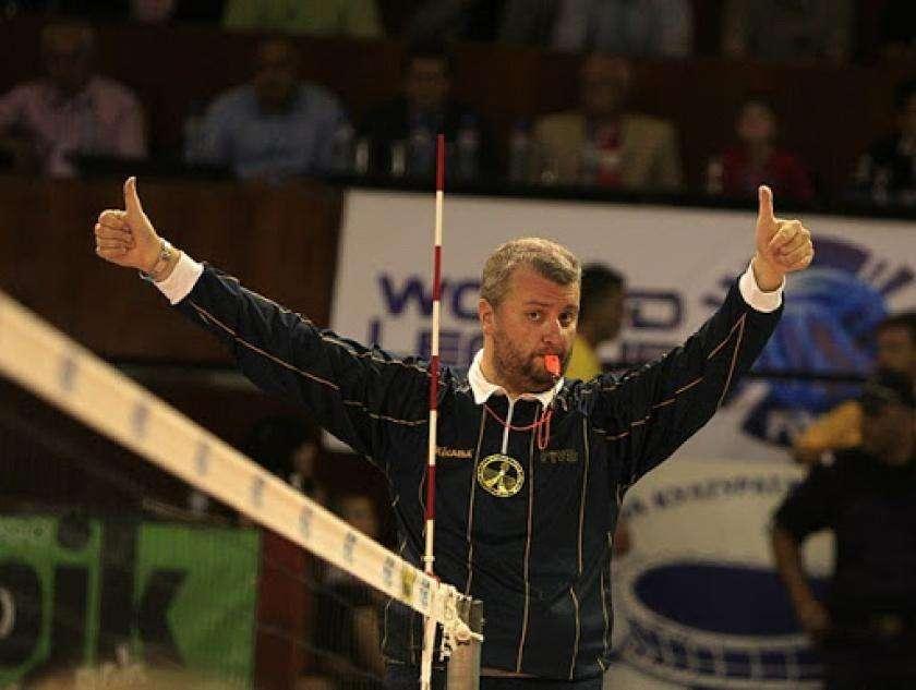 Che fantastico arbitro Simone Santi! Dall'Umbria al suo quarto mondiale di volley!