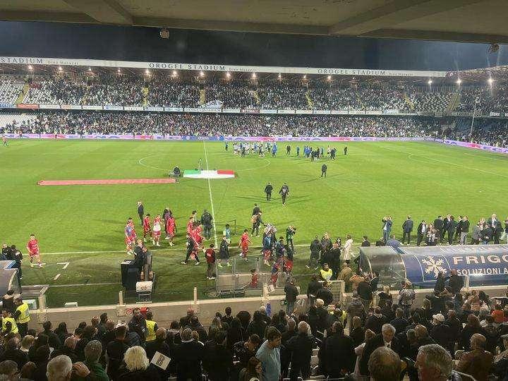 La premiazione del Cesena promosso in B davanti agli occhi del Perugia