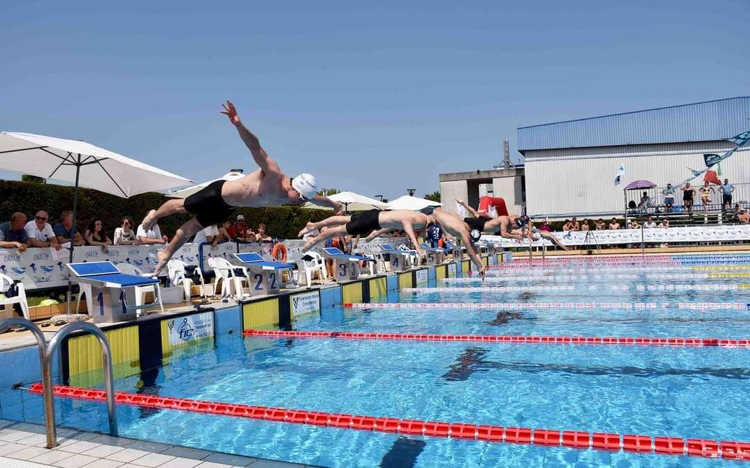Un fine settimana all'insegna del nuoto in Umbria: 1100 giovanissimi in vasca