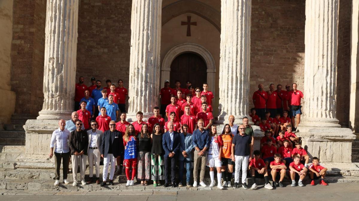 Riccardo Gaucci ha presentato il suo nuovo Assisi con tanti ex del Perugia nella dirigenza