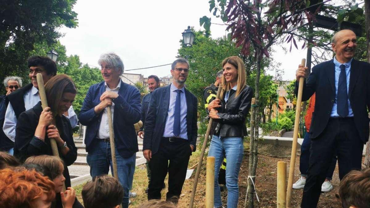 I candidati a sindaco di Perugia oggi all'Università per Stranieri per piantumare simbolicamente gli alberi