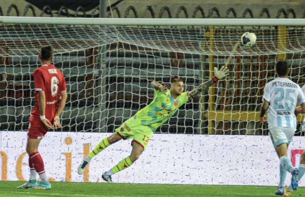 Il portiere Adamonis lascia il Perugia ma può restare in C: lo vuole il Catania