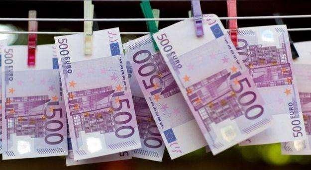 E chi lo avrebbe mai pensato? Una banconota da 500 euro di mancia per un caffè...