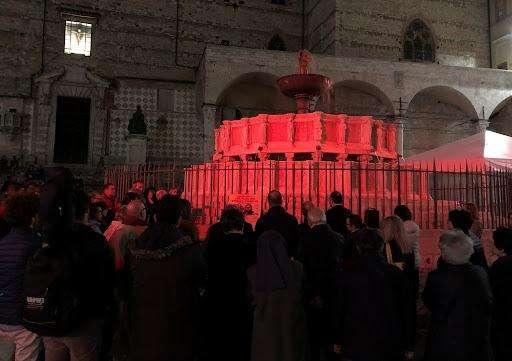 Sabato vedremo la Fontana Maggiore a Perugia illuminata di rosso per "accendere una luce sull'Afasia"