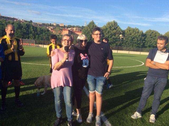 In campo per ricordare Costantino e Roberto: commozione al campo sportivo di Prepo