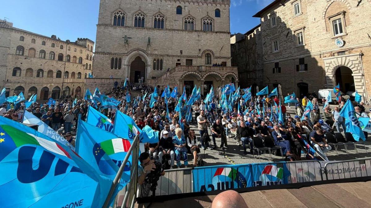 In piazza con la Uil a Perugia per contrastare la fiscalità locale e il potere d'acquisto dei cittadini