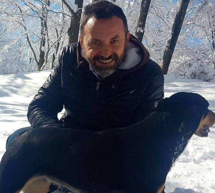 Tragedia in strada: muore a 57 anni in moto per l'impatto con un cinghiale 