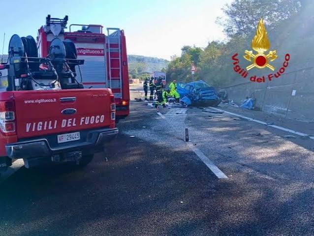 Morti due ventenni nel drammatico incidente avvenuto a Passignano lungo il raccordo Perugia-Bettolle