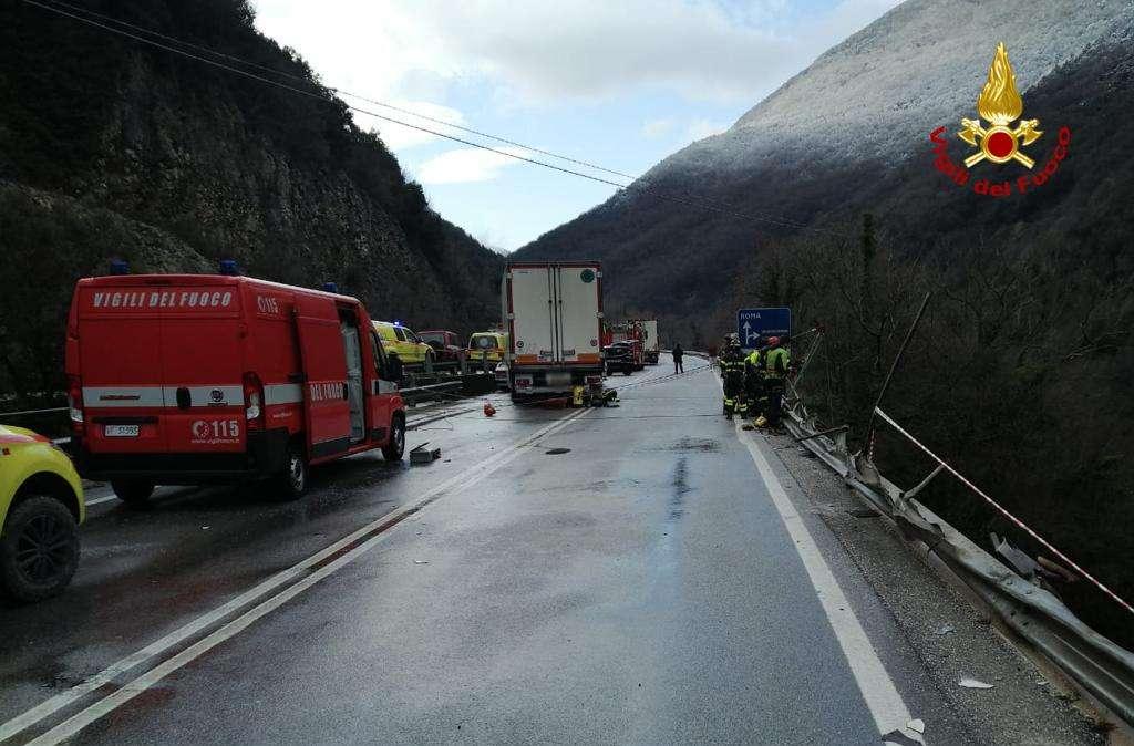 Tragedia sulla strada: muore precipitando 22enne calciatore umbro