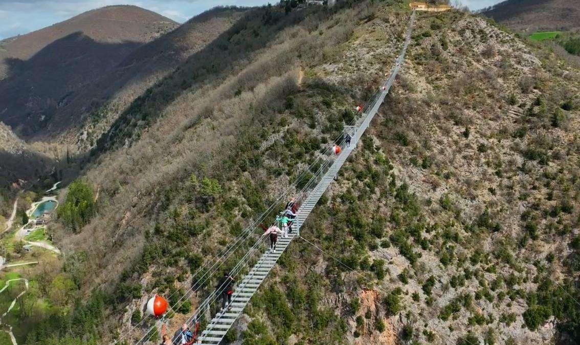Il Ponte Tibetano di Sellano un anno dopo: due giorni di iniziative per celebrare la ricorrenza