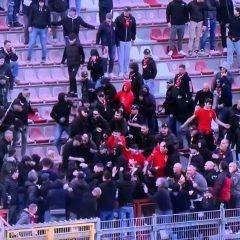 "Il padre che continua a riprendere con il telefonino, mentre il figlio piange terrorizzato..." 