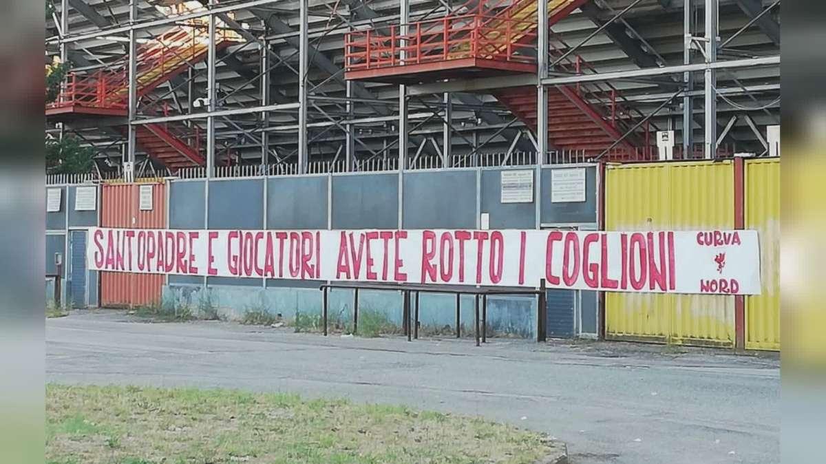 Tra i tifosi del Perugia e il presidente Santopadre è rottura: la voce della Curva Nord in uno striscione