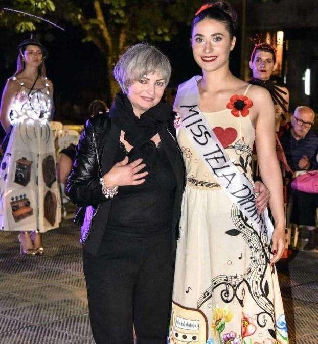 Monica da Marsciano alla vittoria nel concorso "Miss Tela Dipinta" ed ora pronta per nuove frontiere