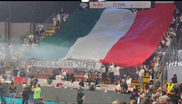 Sirmaniaci nel mirino: perchè quella frase esposta in Curva? La sorpresa di molti
