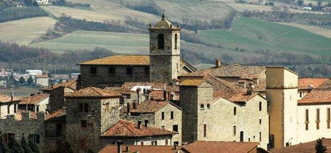 Che bella novità! Presepe con statue rivestite con materiali di riciclo!
