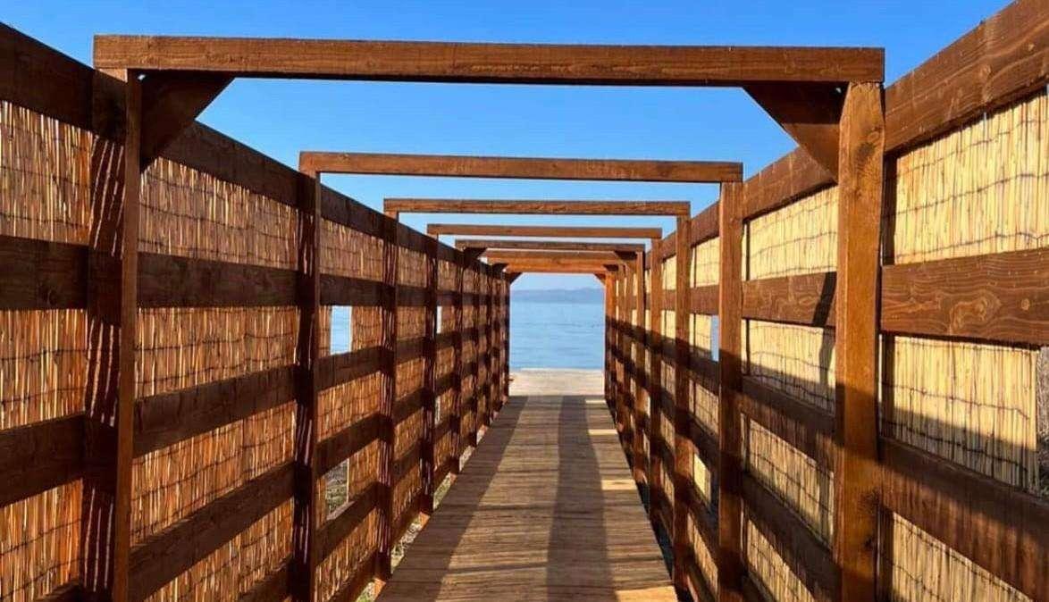 Ecco un nuovo pontile al Trasimeno e la gente si chiede... ma era necessario?