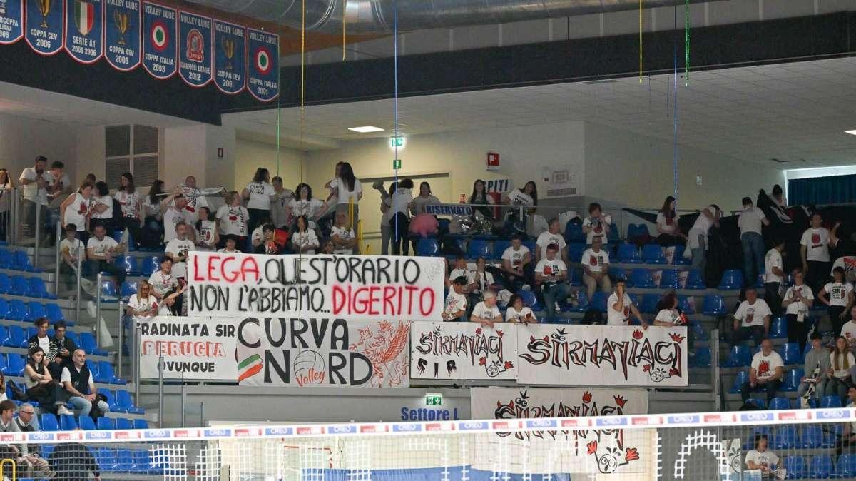 Così la clamorosa sconfitta per 3-0 della Sir Susa Vim Perugia a Civitanova: ora si rigioca giovedì sera
