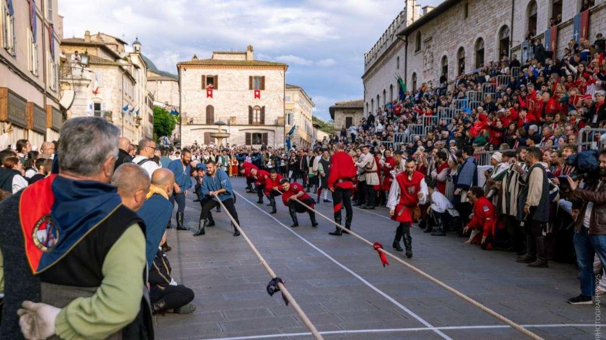 Ad Assisi torna la magia del Calendimaggio! A fine settimana si saprà a chi sarà assegnato il Palio!