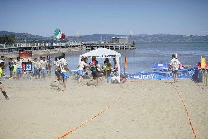 A Tuoro c'è la tappa del Trofeo italiano di beach rugby: organizza la Fortitudo Magione