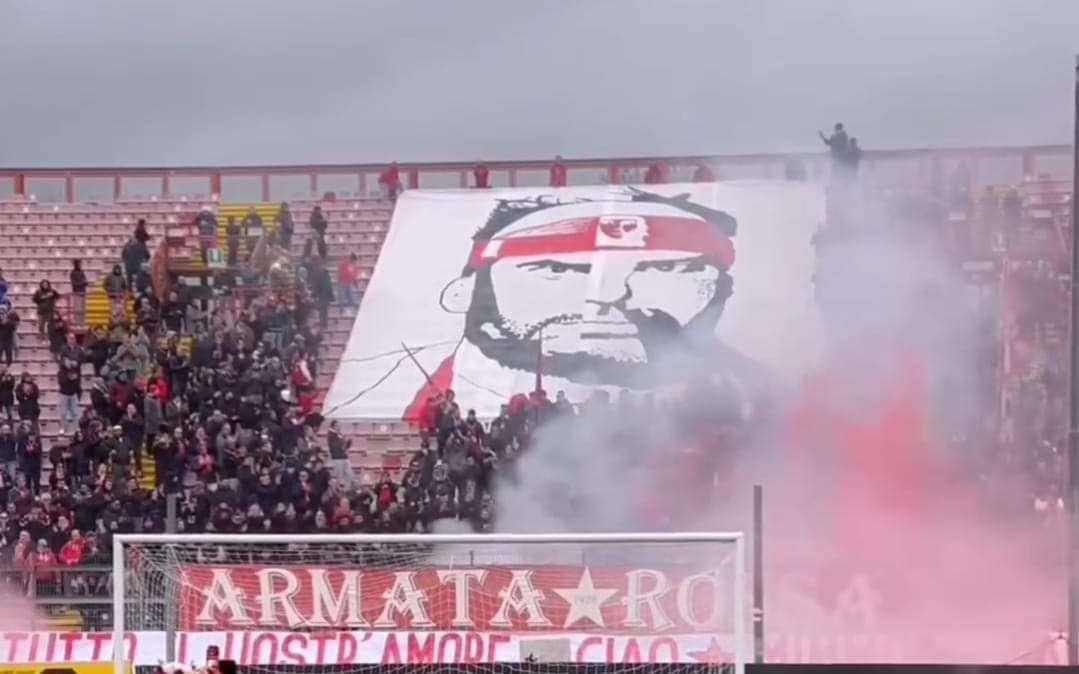 "Mimmo" sarà sempre con noi: tante emozioni ai funerali allo Stadio Curi 