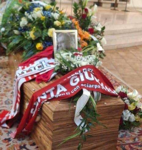L'ultimo saluto a Claudio Mariani, giornalista e volto noto delle tv locali, scomparso a 59 anni