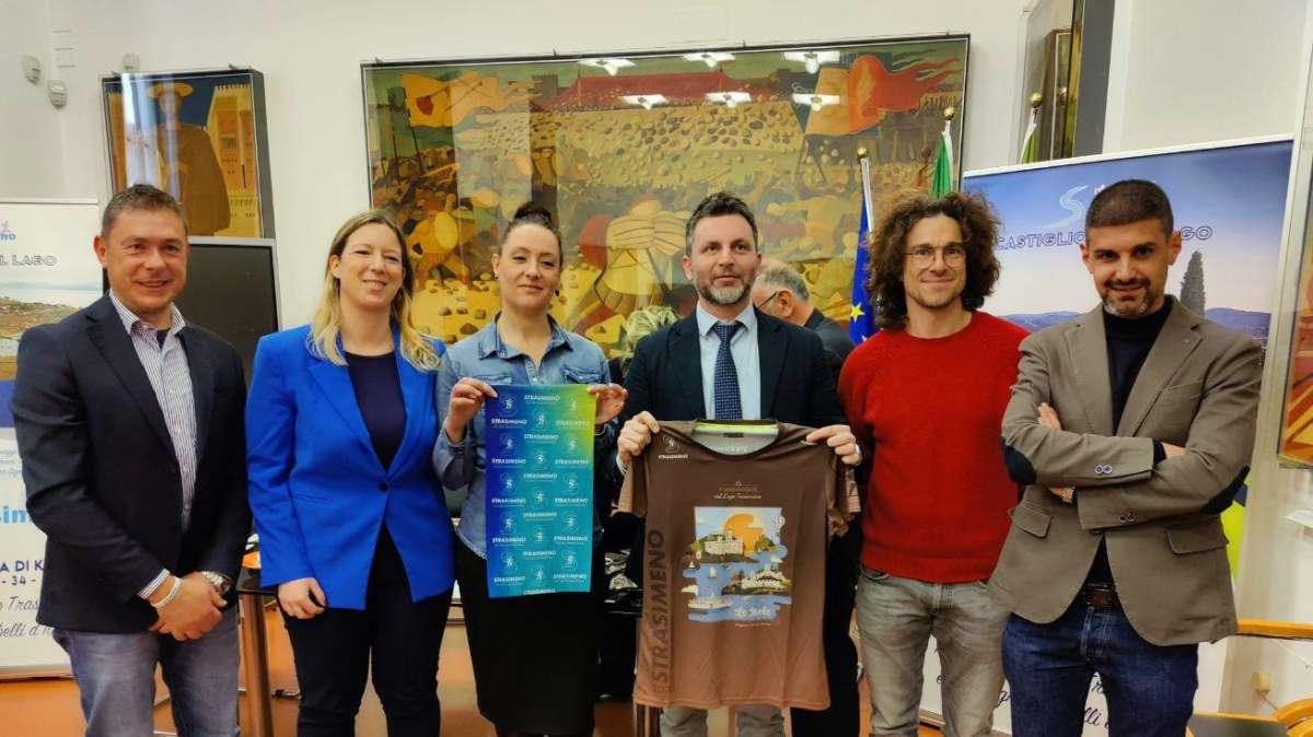Domenica si corre la Strasimeno: tutto è pronto intorno al lago per accogliere i podisti da varie parti del mondo