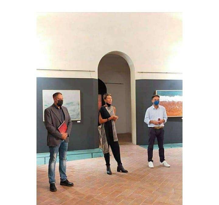 Meglio la personale di Alessia Biscarini o il romanzo di Francesco Mangano? Domenica si potranno scegliere entrambi...