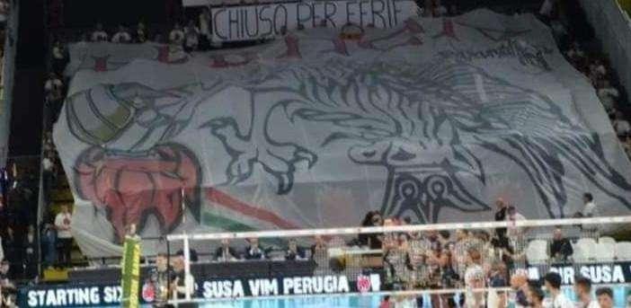 La polemica invade la città! "Oltraggio a Perugia l'aver esposto il Grifo a testa in giù!"