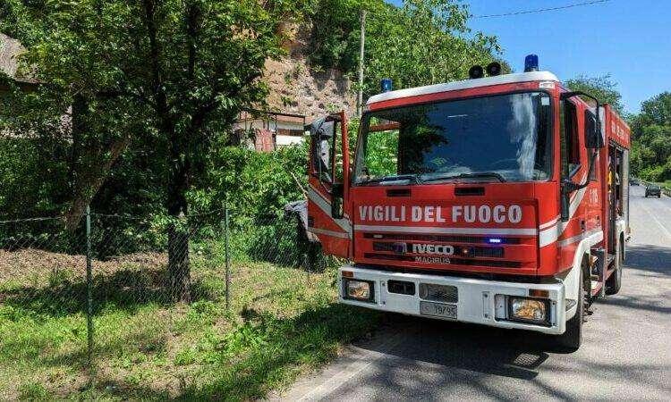 Drammatico incidente stradale: muore carbonizzato a 66 anni nella propria auto 