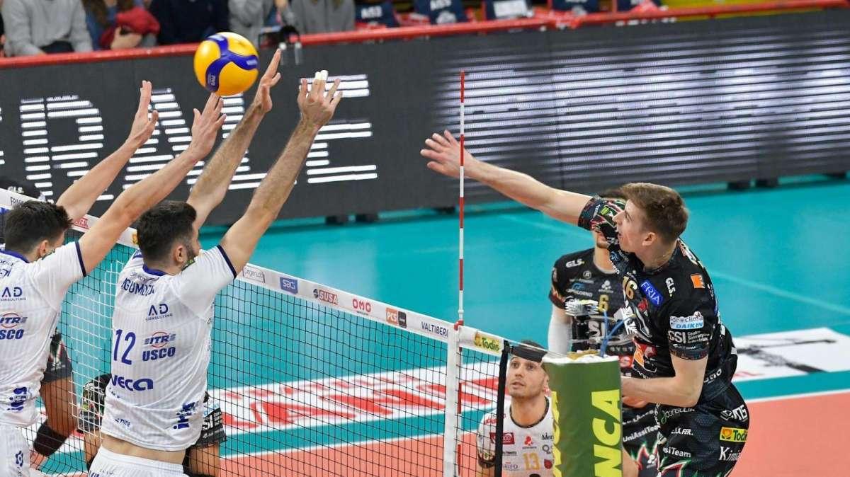 Oggi alle 18 nel volley maschile si gioca Cisterna - Sir Safety Susa Perugia