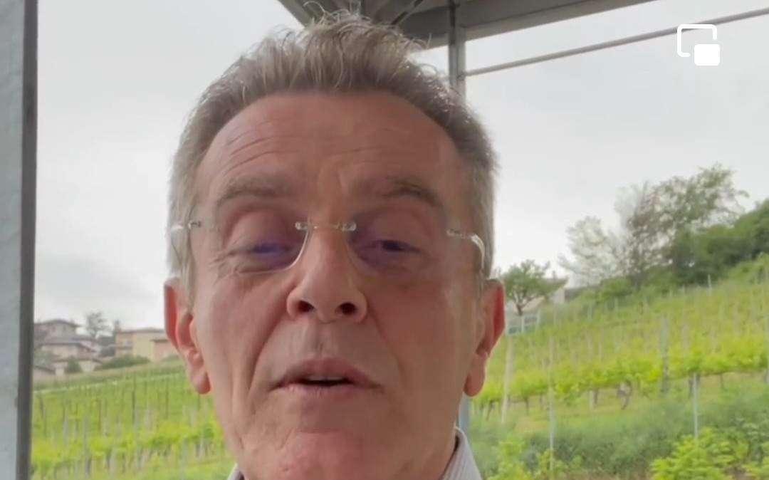 Clamoroso Angelo Lorenzetti! Alla città si presenta così... "Chi non fa l'abbonamento peste lo colga!"