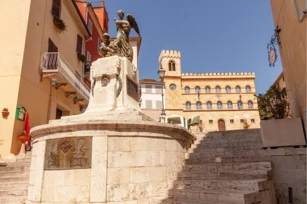 Ma che sta succedendo a Magione? "La città può diventare sicura solo denunciando bullismo e danneggiamenti"