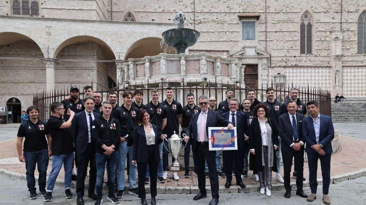 La Sir Perugia quest'anno nel cuore della città con il trofeo della Champions League e i saluti delle istituzioni