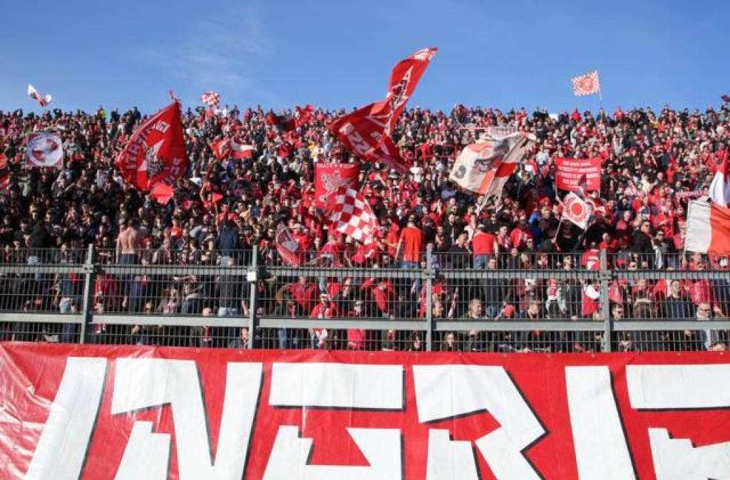 Ogni giorno una cinquantina di tifosi sottoscrivono l'abbonamento al Perugia Calcio