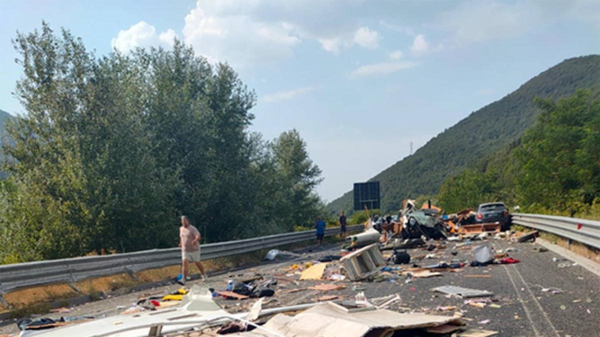 Cinque morti e 27 feriti in un drammatico incidente stradale nel pomeriggio (NOTIZIA IN AGGIORNAMENTO)