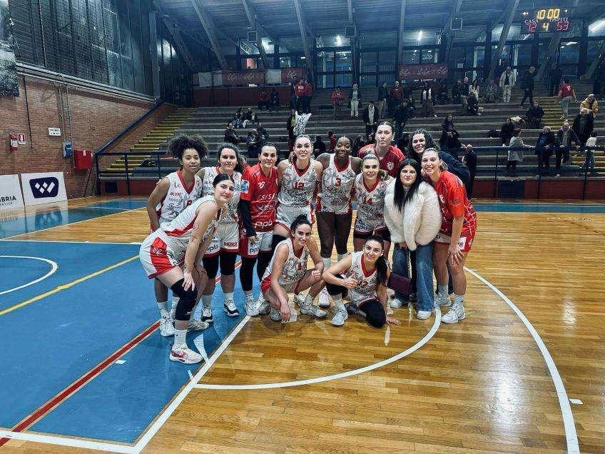 La Pallacanestro Perugia vince anche con Piombino in una stagione memorabile in B femminile